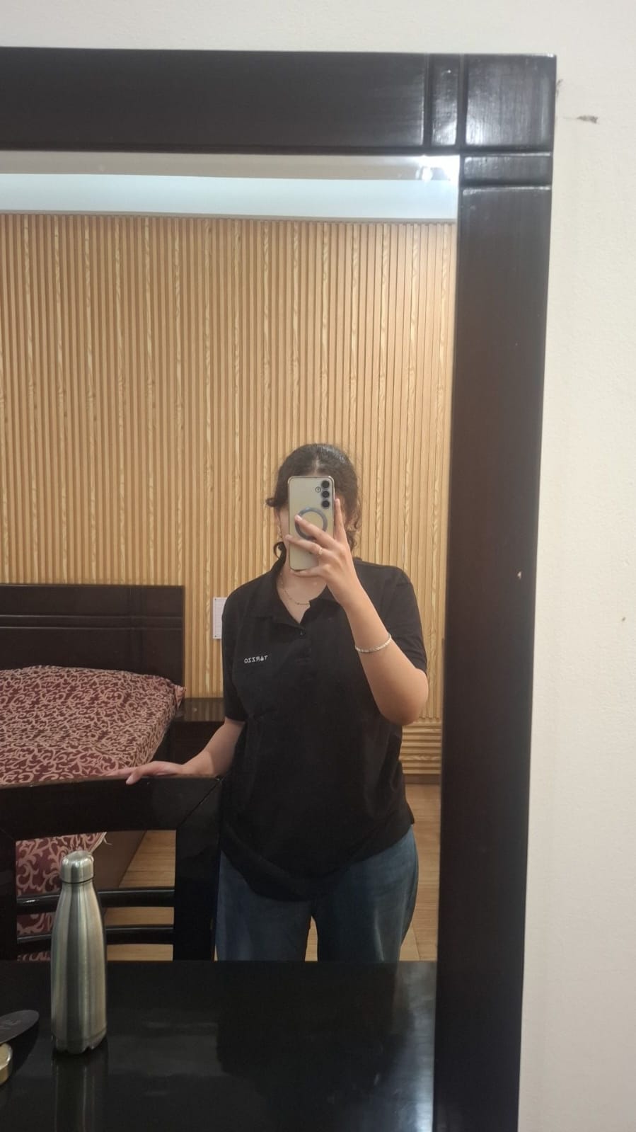 Shruti smiling in a mirror selfie